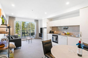 Bayside Pines, Glenelg
